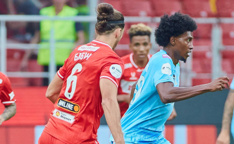 Гол Соболева в меньшинстве спас «Зенит» от проигрыша «Спартаку»