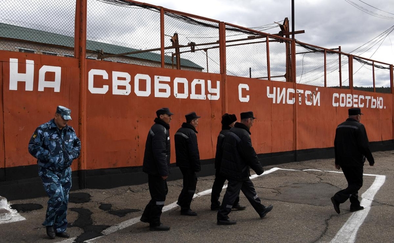 Госдума разрешила принимать осужденных на службу по контракту