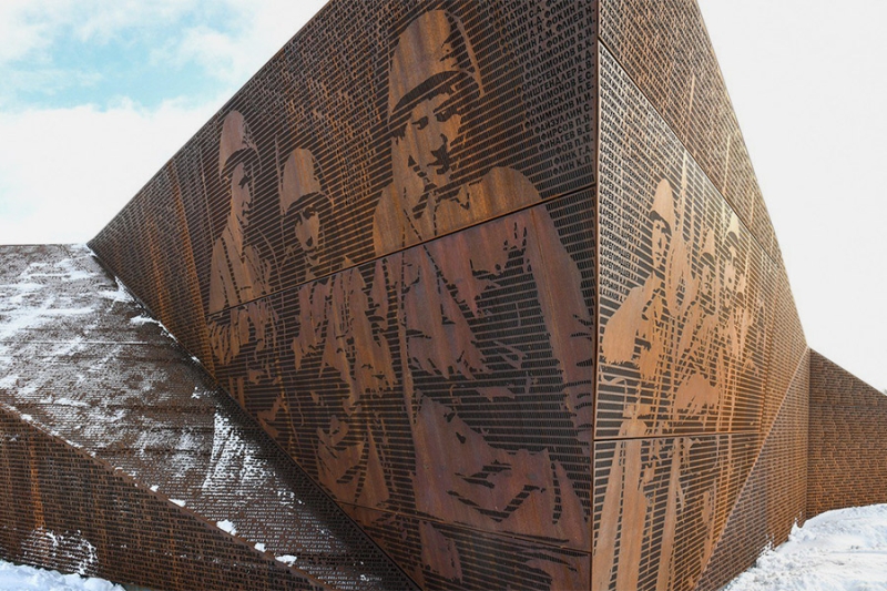 Госкорпорация памяти. Сколько стоят памятники РВИО и кто за них платит