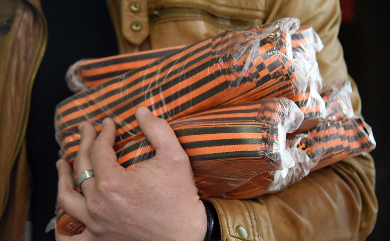 Гражданина России и США арестовали из-за поста с георгиевской лентой