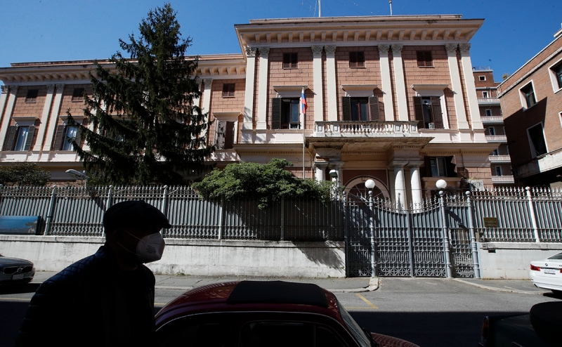 Греция вышлет 12 российских дипломатов