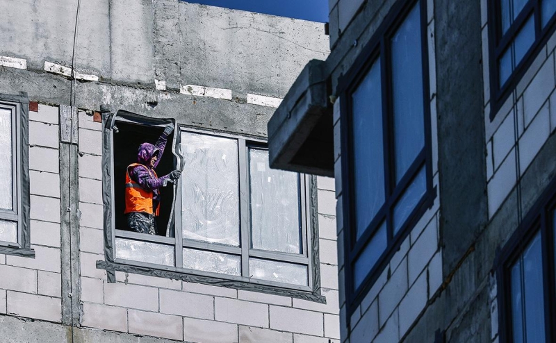 Греф и Костин пообещали отменить комиссии при выдаче льготной ипотеки