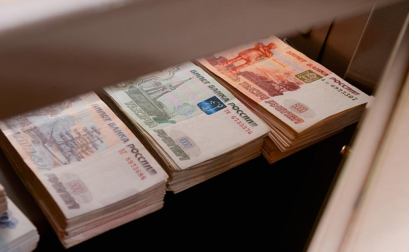 Греф оценил сокращение &laquo;матрасно-подушечных&raquo; денег россиян