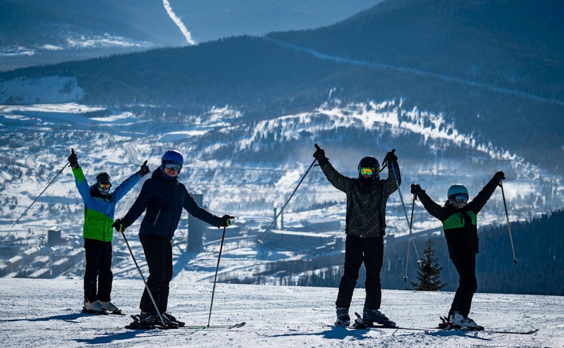 Греф пообещал снести &laquo;шалаши&raquo; и &laquo;шанхаи&raquo; вокруг курорта &laquo;Манжерок&raquo;