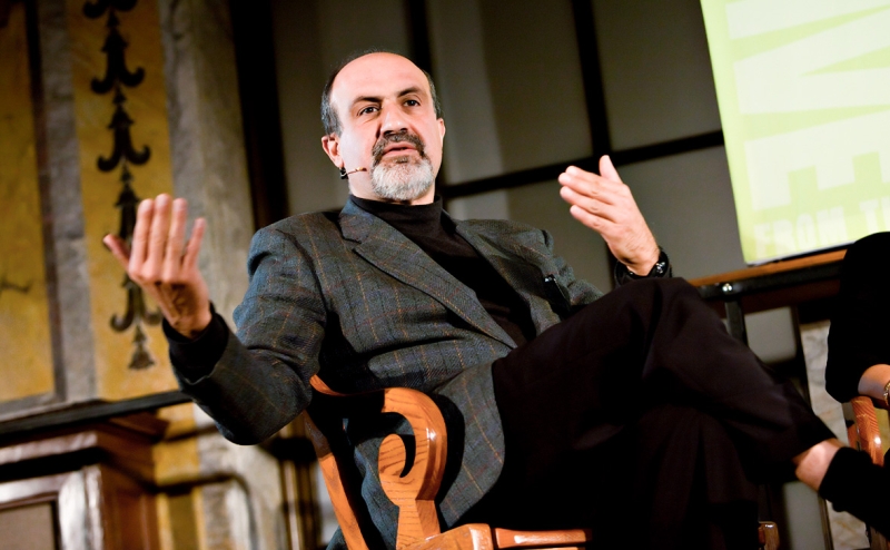 Греф предупредил об опасности игнорирования «жирных хвостов» в