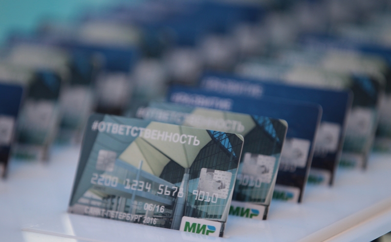 Греф заявил о необходимости создания конкурента оператору карт «Мир»