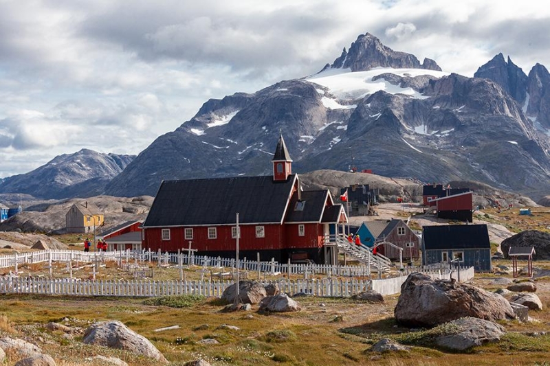 Гренландия: кому принадлежит самый большой остров мира, его роль для