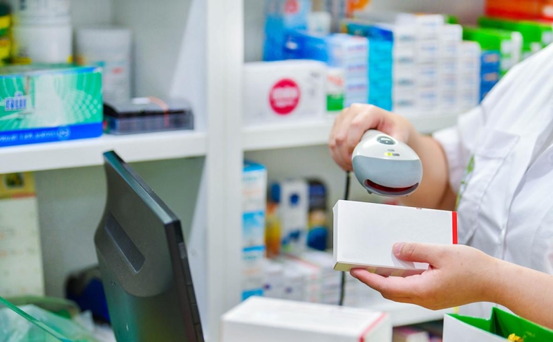 Григоренко поручил блокировать продажи просроченных и украденных