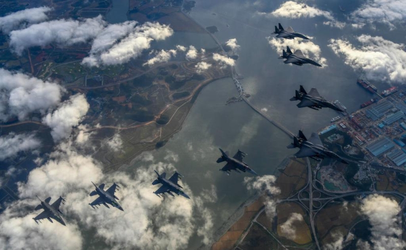 Группа сенаторов США потребовала от Пентагона передать ВСУ истребители