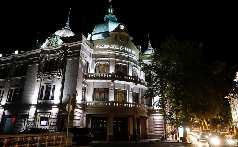 Грузинский банк пригрозил закрыть счета из-за санкций против России