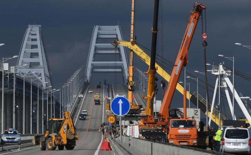 Грузовики пока не пустят на Крымский мост по соображениям безопасности