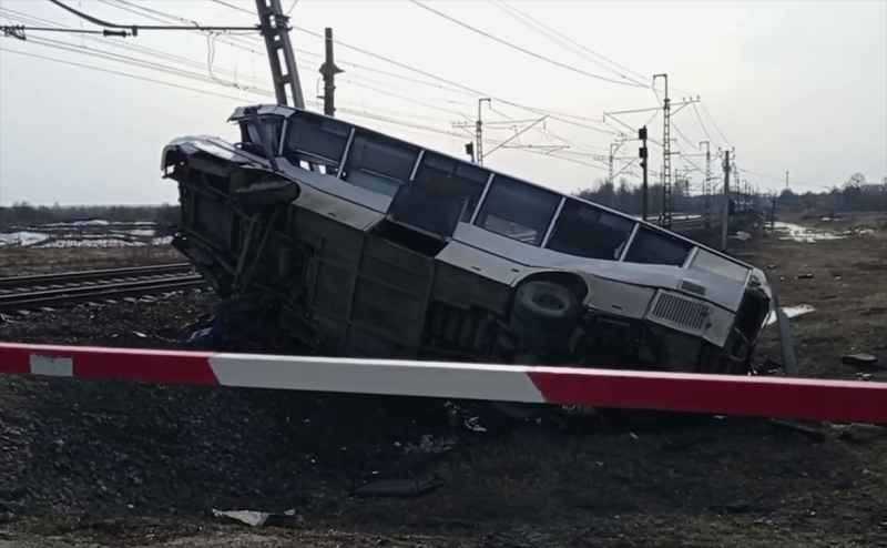 Губернатор назвал причиной ДТП с поездом и автобусом пьяного