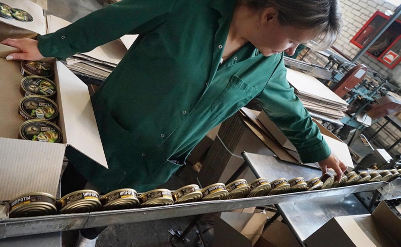 Х5 приостановила продажи шпрот &laquo;За Родину&raquo;