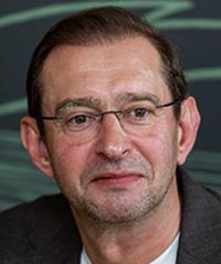 Хабенский объяснил, откуда берутся высокие цены на билеты в театры