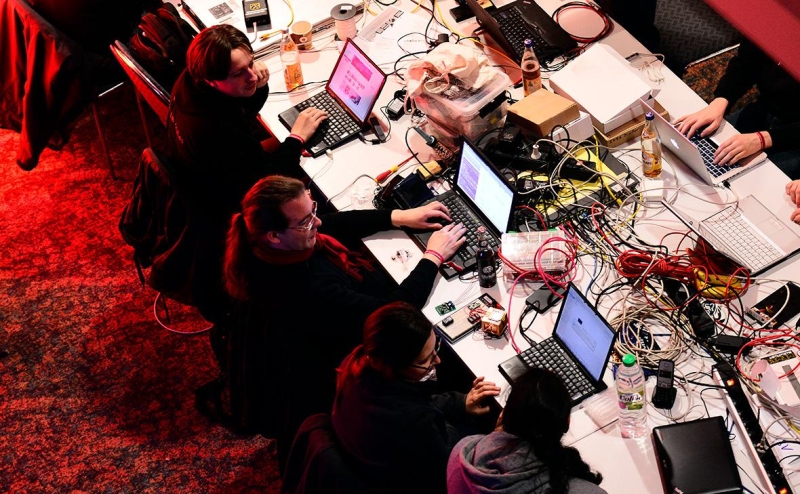 Хакеры атаковали российские компании через взломанные системы для