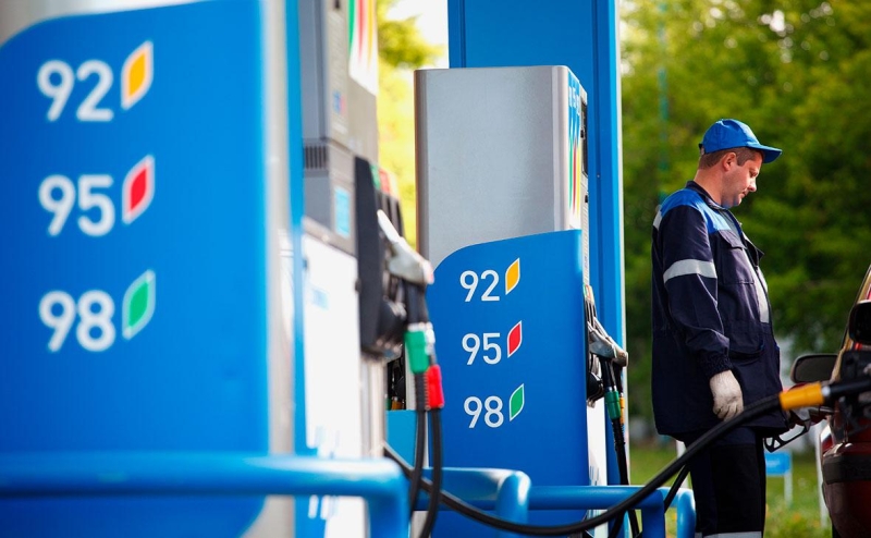 Хинштейн направил срочное обращение в ФАС для контроля цен на бензин