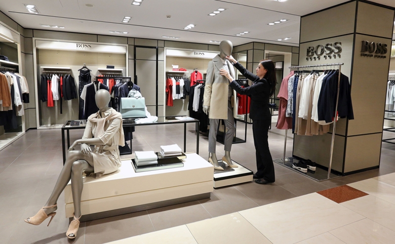 Hugo Boss допустил продажу магазинов в России