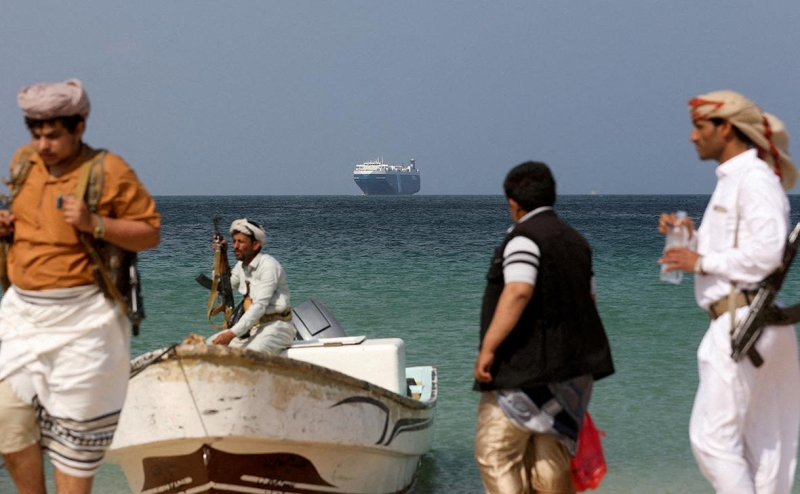 Хуситы продолжат атаки на суда в Красном море вопреки ударам