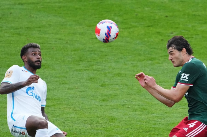 Игрок «Зенита» Сутормин заявил, что клубу тяжело даются матчи с «Локомотивом»