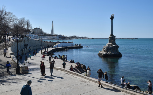 Иностранцам запретили владеть земельными участками в Крыму