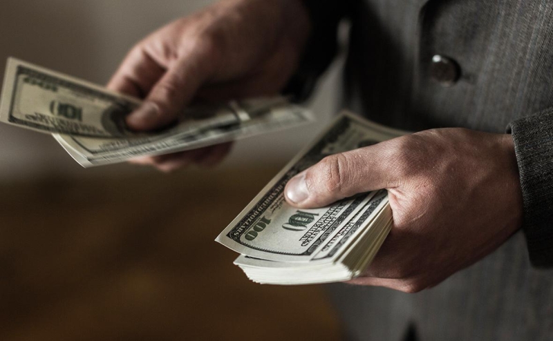 &laquo;Интерфакс&raquo; узнал о планах продлить продажу валютной выручки сразу на