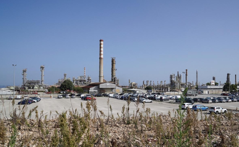 Италия собралась пересмотреть сделку по продаже НПЗ ЛУКОЙЛа из-за США