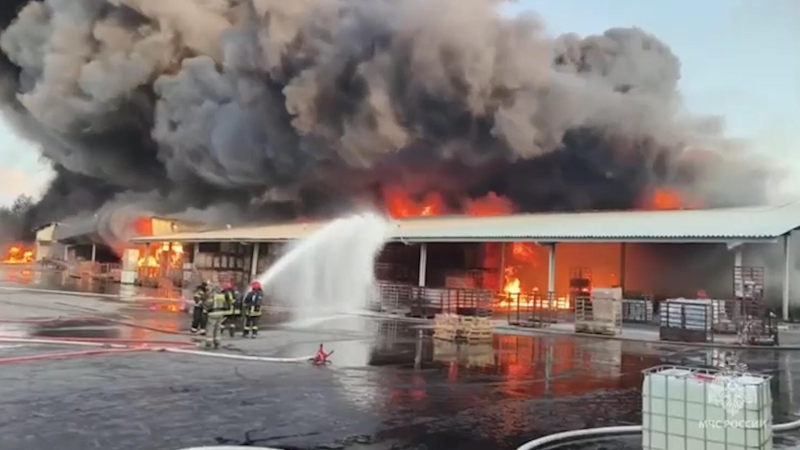 Из-за крупного пожара под Москвой перекрыли движение на Ярославском