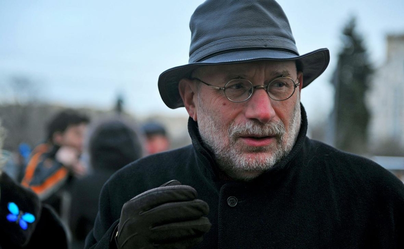 Издательство АСТ снимет с продажи книги Акунина и Быкова