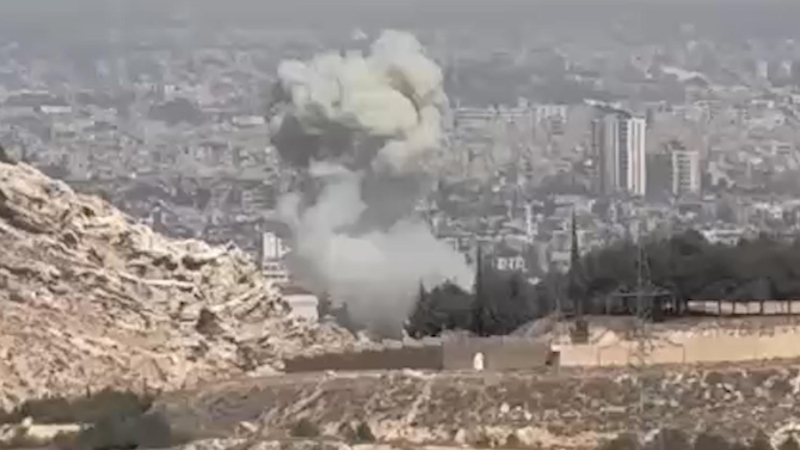 Израиль ударил по району президентского дворца в Дамаске