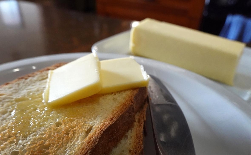 «Известия» сообщили о сокращении производства сливочного масла в