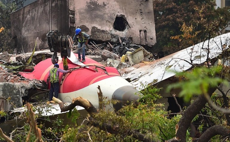 «Известия» узнали, что у 14 самолетов SSJ-100 нашли недостатки