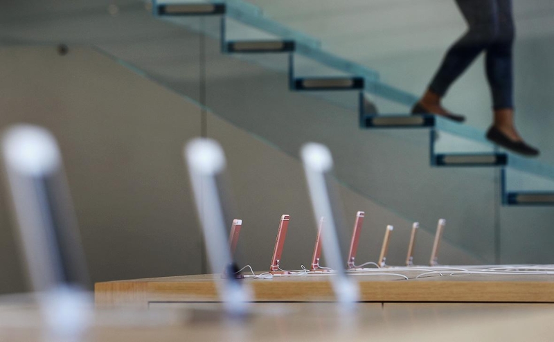 «Известия» узнали о продажах в России активированных iPhone из-за