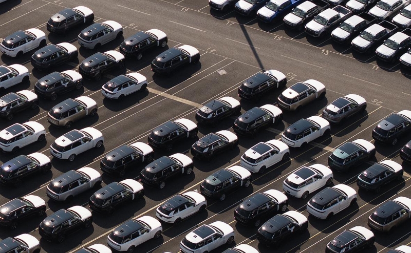 Jaguar Land Rover приостановил поставки в США