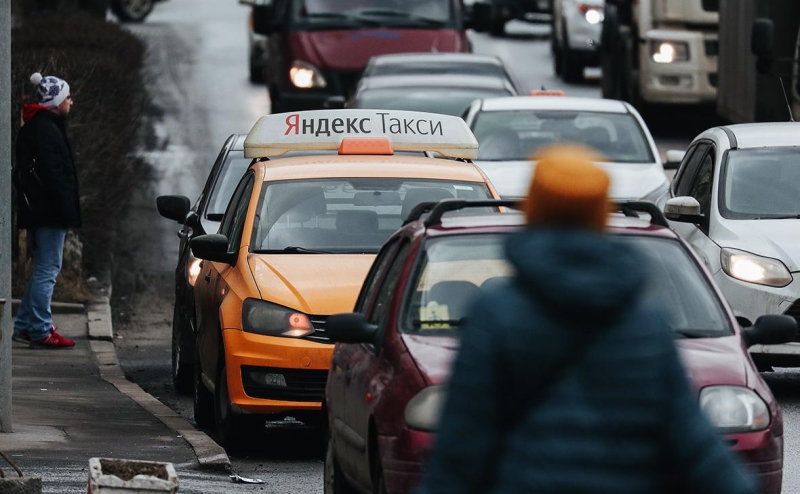 &laquo;Яндекс&raquo; сменит оператора рекламы на крышах такси