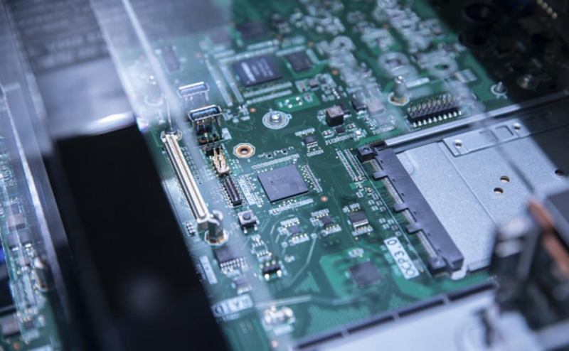 Япония введет запрет на экспорт в Россию машин с двигателями более