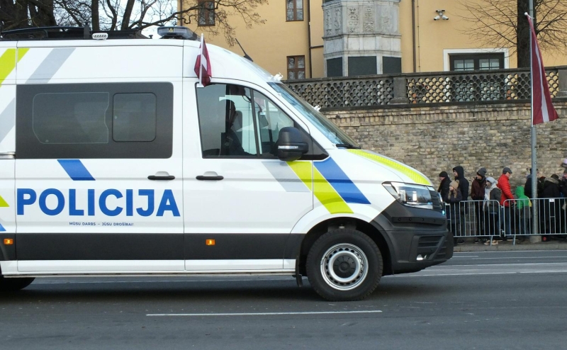 Юристы объяснили, куда депортируют обладателя нескольких паспортов