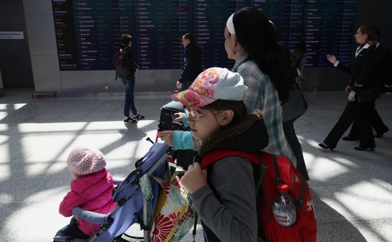 Юристы сказали, зачем при новых правилах выезда брать свидетельство