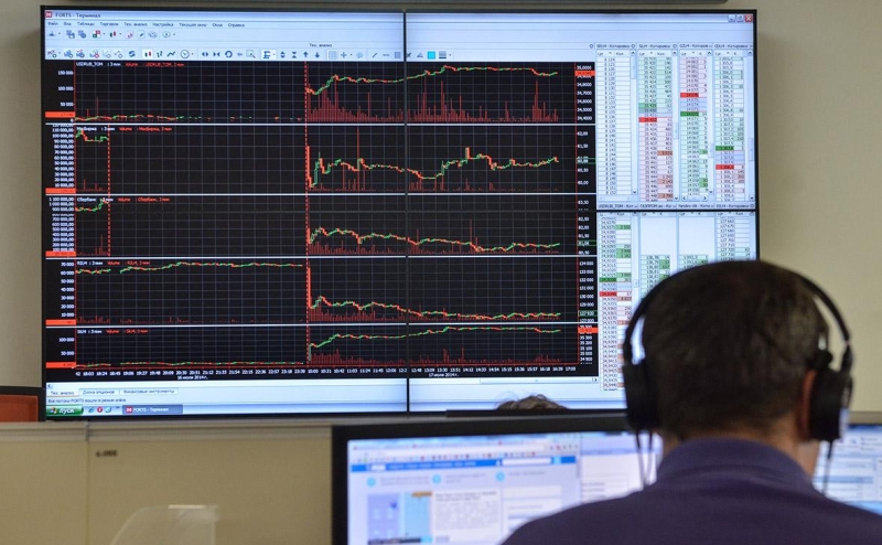 Кабмин добавил семь стран в список допущенных к торгам валютой в