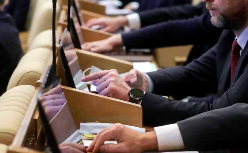 Кабмин вдвое снизил квоту на временное проживание мигрантов в России