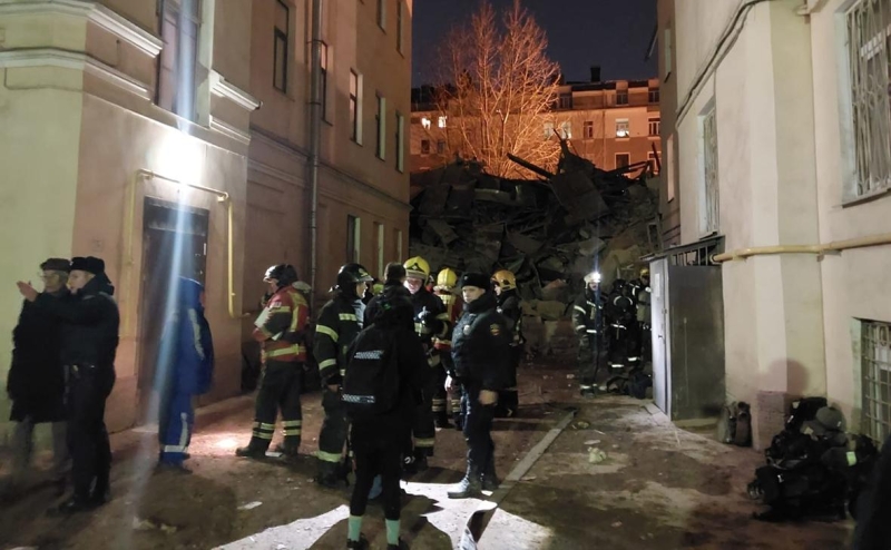 Кадры с места обрушения шестиэтажного дома в Петербурге