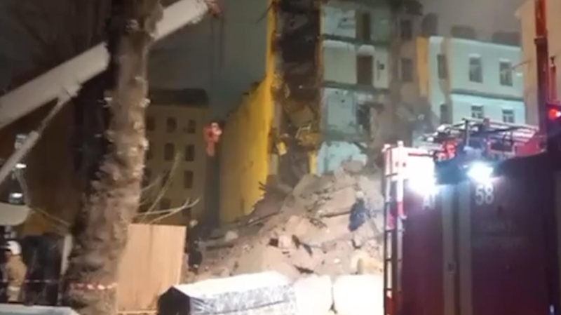 Кадры с места обрушения шестиэтажного дома в Петербурге