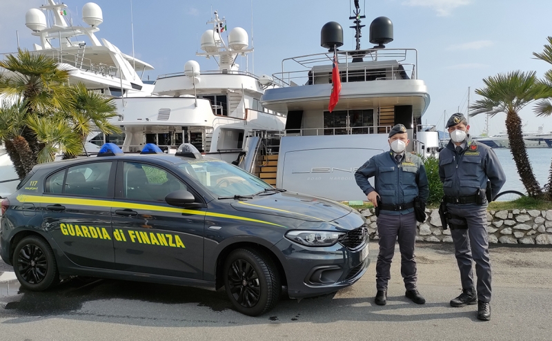 Каймановы острова заморозили $7,3 млрд российских активов