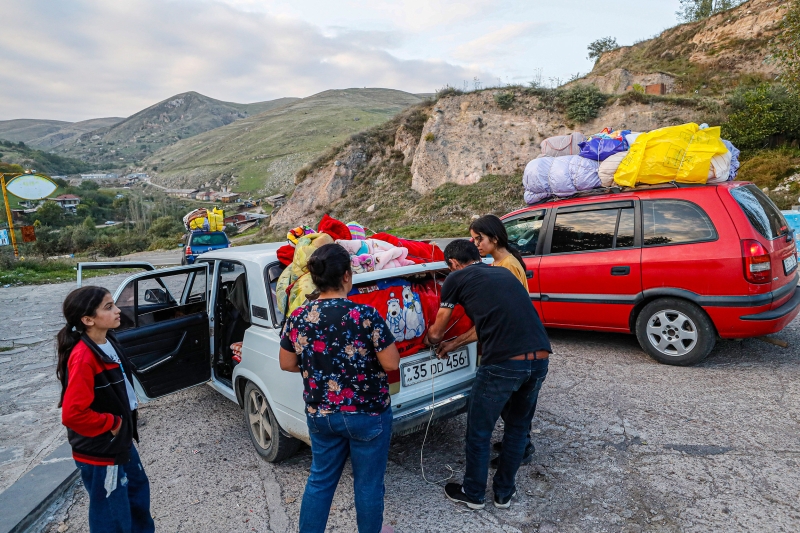 Как армяне покидают Карабах. Фоторепортаж