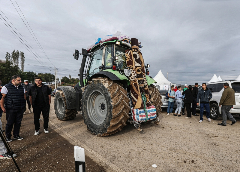 Как армяне покидают Карабах. Фоторепортаж