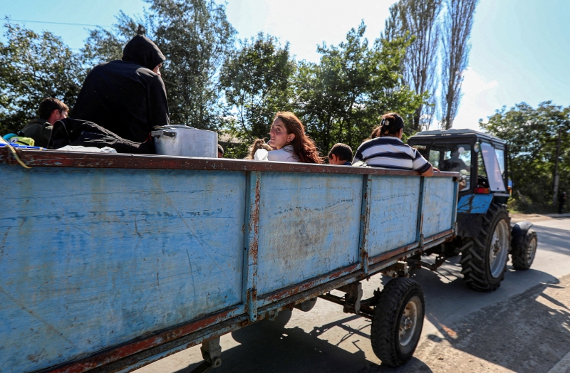 Как армяне покидают Карабах. Фоторепортаж