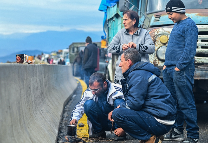 Как армяне покидают Карабах. Фоторепортаж