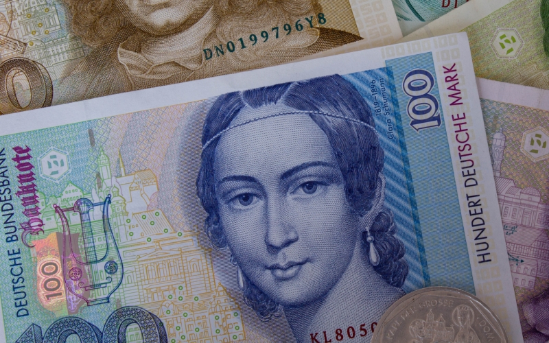 Как девальвация рубля влияет на потребительские цены. Инфографика