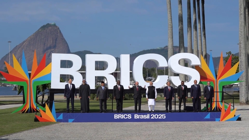 Как главы делегаций сделали общее фото на саммите БРИКС в Бразилии