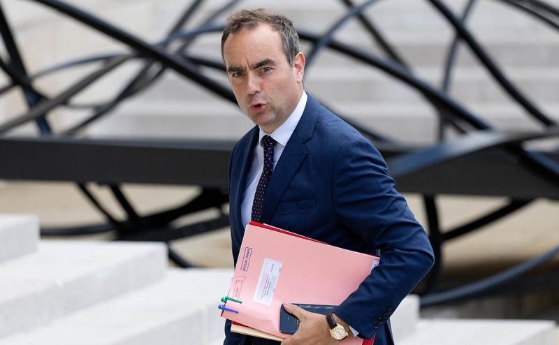 Как кабинет экс-министра обороны Франции добился первой бюджетной