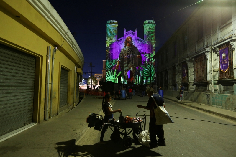Как католики и православные разных стран встретили Пасху. Фотогалерея